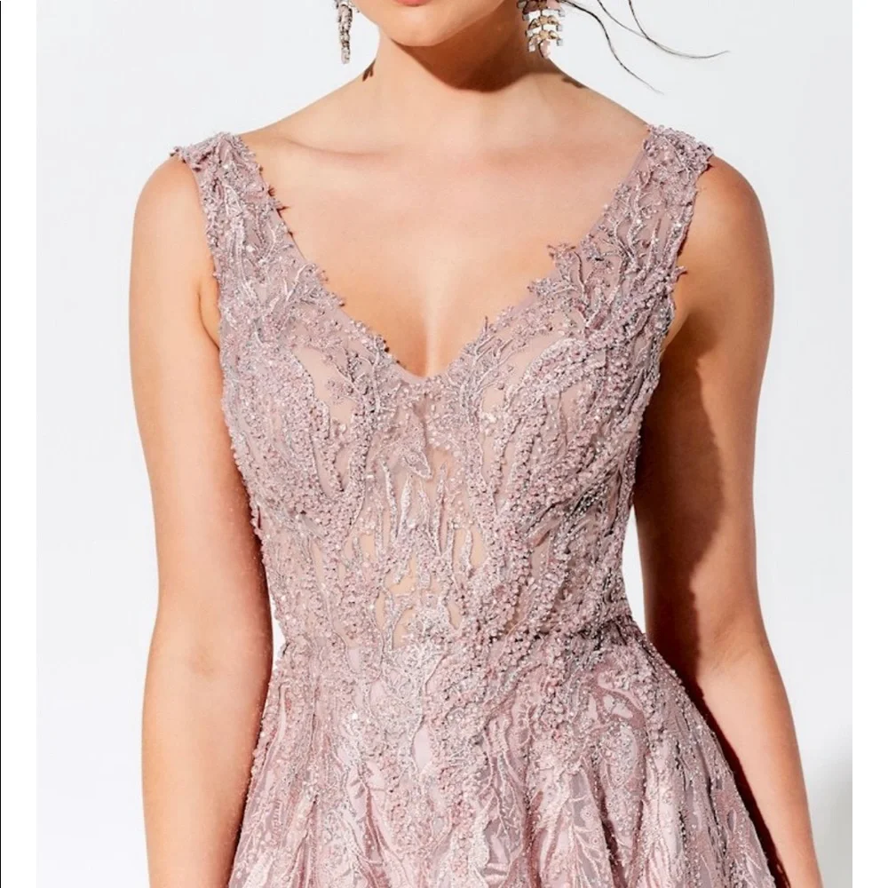 Ivonne D lace ball gown - Picture 2 of 7